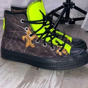 UNISEX CONVERS WARM AND WATERPROOF ONLY WORN ONCE SIZE 6 MENS and 8 women